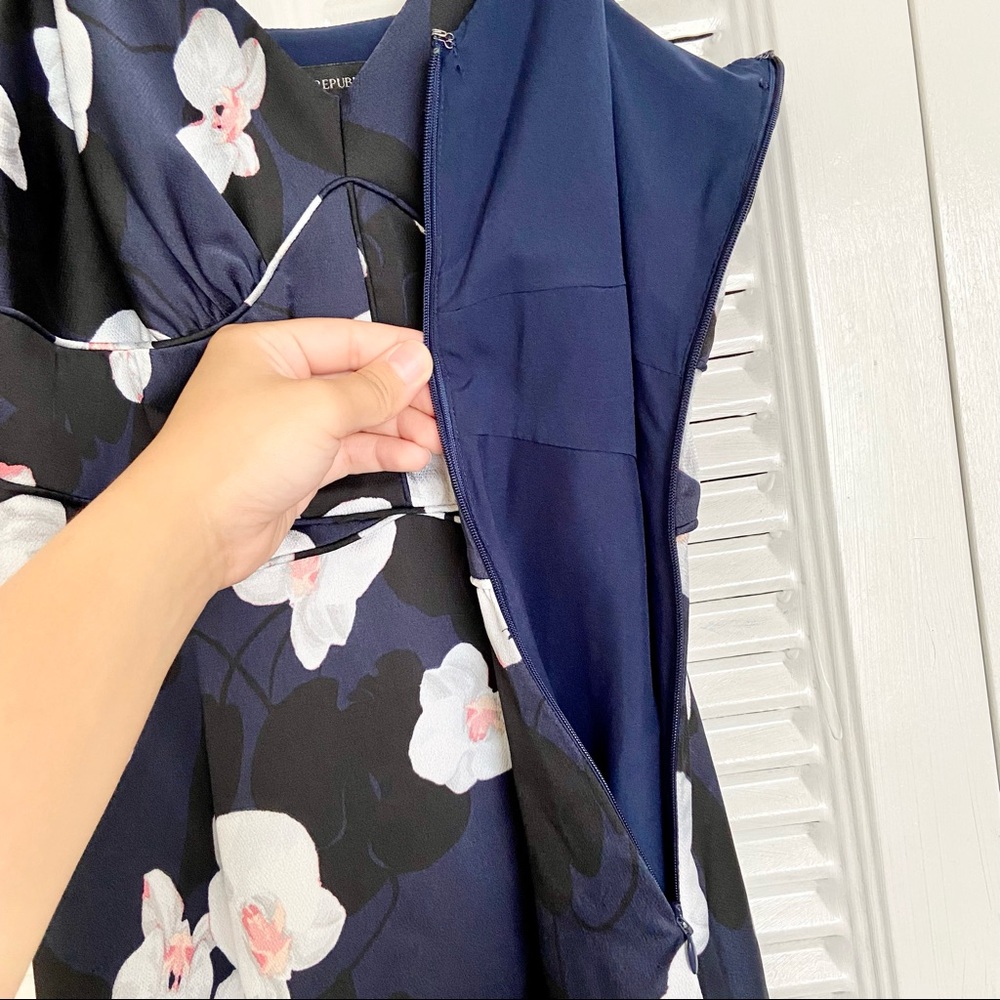 Banana Republic Navy Blue Floral Maxi Dress Women’s Size 2 Satin - Picture 8 of 15